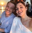 Hande Erçel ile aşk yaşayan Kerem Bürsin, özel hayatıyla ilgili açıklamalarda bulundu. Evliliğe hazır olmadığını söyleyen ünlü oyuncu, "Bazen çocuk yapma fikri geliyor aklıma ama önemli bir sorumluluk. Bu sorumluluk şimdilik sadece fikir olarak kafamda var." dedi