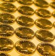 Altının gram fiyatı, güne yükselişle başlamasının ardından 767 lira seviyesinde işlem görüyor. Dün dolar kurundaki yükselişe paralel değer kazanan altının gram fiyatı 914,83 liradan, çeyrek altın ise 1.485,85 liradan işlem görüyor. 