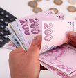 Yeni asgari ücretin açıklanması sonrasında milyonlarca çalışan 2022 yılında Asgari Geçim İndirimi (AGİ) ücretlerini araştırmaya başladı. Asgari ücret 4 bin 250 TL olarak belirlenirken, AGİ ücretleri de açıklandı. Peki 2022 AGİ ücretleri ne kadar oldu? Bekar, evli, eşi çalışmayan, çocuklu gibi çalışanların medeni durumu ve çocuk sayısına göre değişen AGİ ücretleri nasıl şekillendi? İşte 2022 AGİ tablosu...