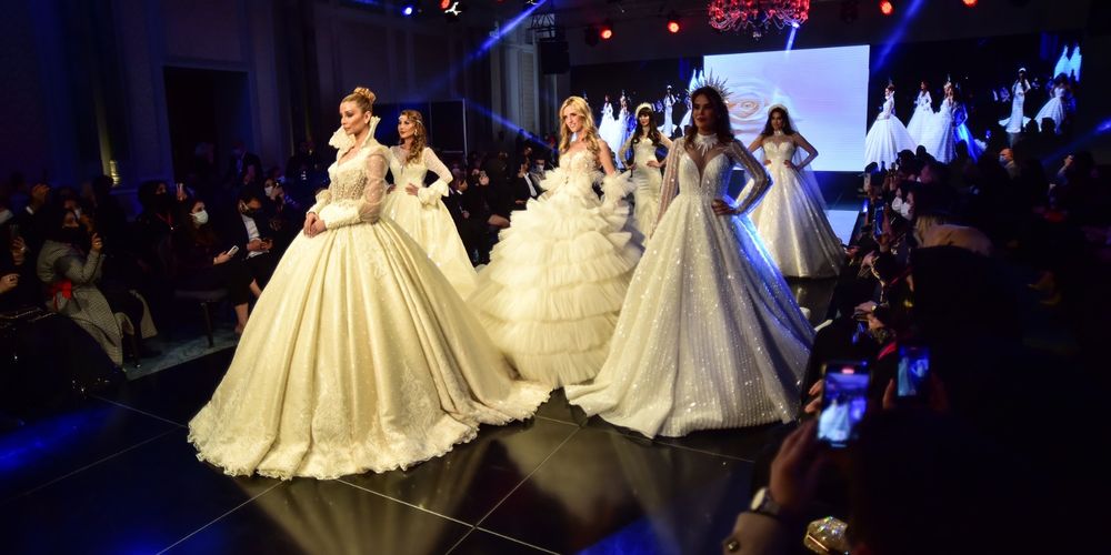 Trend gelinlikler defilede!