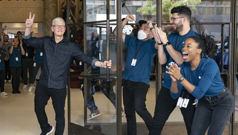 Apple tüm çalışanlarına 1000'er dolar verecek