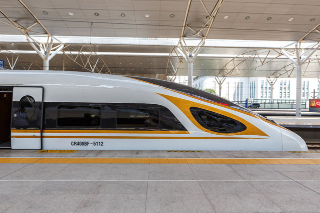 2- CR400 FUXING - Çin: 350 km/sa