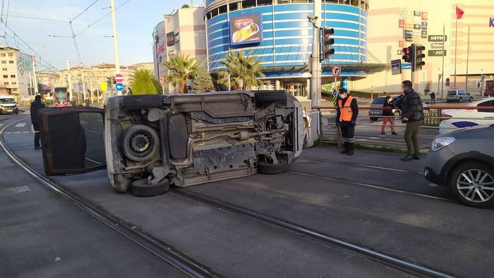 Bağcılar-Güngören tramvay hattına kaza engeli | Gündem Haberleri