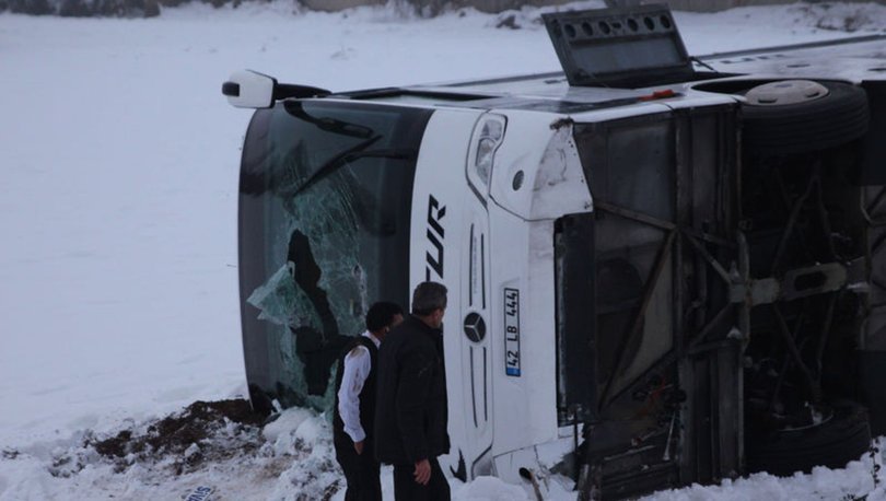 Yolcu otobüsü şarampole devrildi: 11 yaralı