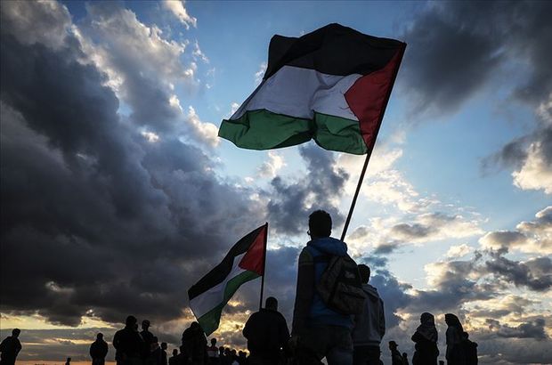 Filistin'de ekonomik sıkıntı nedeniyle maaşlar eksik yattı