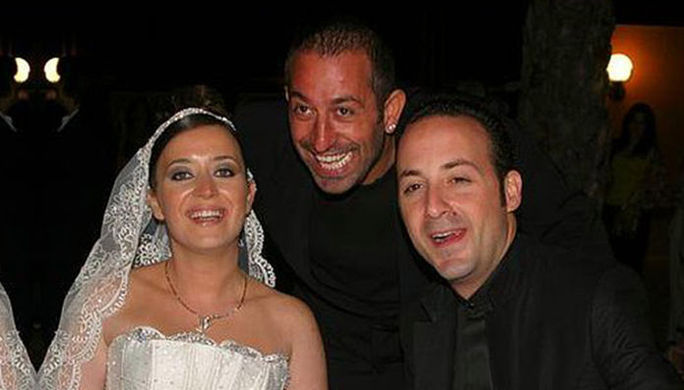 Tolga Çevik, 2004 yılında Cem Yılmaz'ın kardeşi Özge Yılmaz ile evlenmişti.