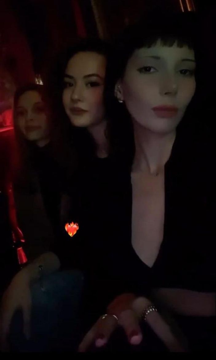 Ilknur Arslan (En önde) ile Eda Ertekin (Ortada) ve Damla Aytaş (Sonda) 