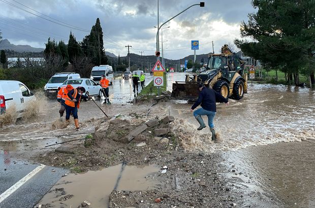Bodrum'da evleri su bastı, yollar kapandı!