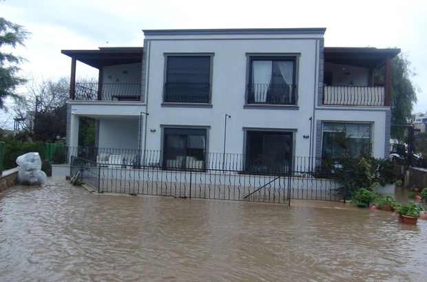 Bodrum'da sağanak esareti! Evleri su bastı