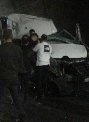 Hurdaya dönen araçtan sağ çıktı