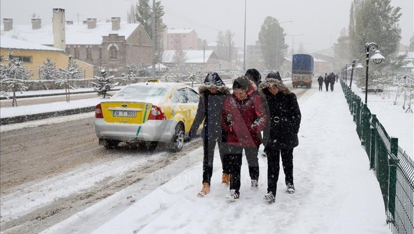Kars'ta okullar tatil edildi