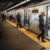 New York metrosunda raylara itilen kadın öldü

