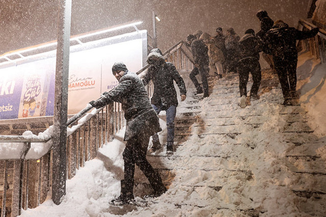 İstanbul hava durumu son dakika | Meteoroloji haritayı paylaştı! DEK'ler en çok bu ilçeleri vuracak... İstanbul kar yağışı ne kadar sürecek, ne zaman bitecek? (26, 27, 28 Ocak hava durumu haberleri)