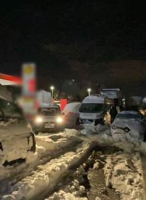 Hadımköy'de kar esareti sürüyor