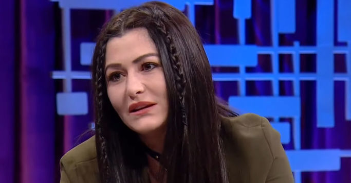 39 yaşındaki Deniz Çakır, 'Avrupa Yakası', 'İffet', 'Muhteşem Yüzyıl' ve 'Eşkıya Dünyaya Hükümdar Olmaz' gibi dizilerde de rol aldı.