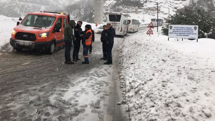 Zonguldak- İstanbul yolu heyelandan kapandı!