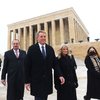 ABD'nin yeni büyükelçisi Anıtkabir'i ziyaret etti