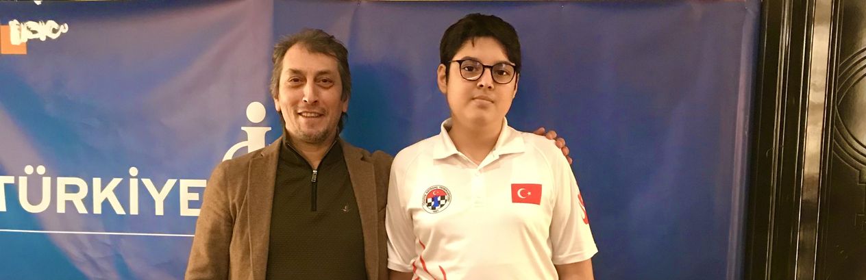 Adar Tarhan, Antalya'daki turnuvada 15 yaş genel kategoride 7 galibiyet iki beraberlikle Türkiye şampiyonu oldu. 