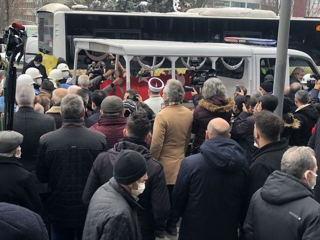 Vasiyeti gerçekleşti! Fatma Girik son yolculuğuna uğurlandı
