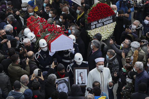Vasiyeti gerçekleşti! Fatma Girik son yolculuğuna uğurlandı