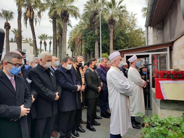 Vasiyeti gerçekleşti! Fatma Girik son yolculuğuna uğurlandı