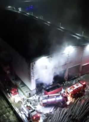 Kocaeli'de geri dönüşüm fabrikasında çıkan yangın korkuttu