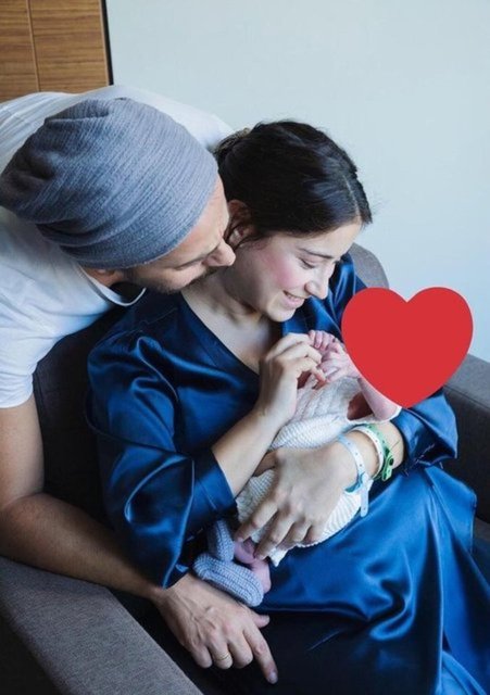 Ünlü oyuncu Hazal Kaya'dan eşi Ali Atay'a iltifat: Sana çok aşığım! - Son Dakika Magazin Haberleri