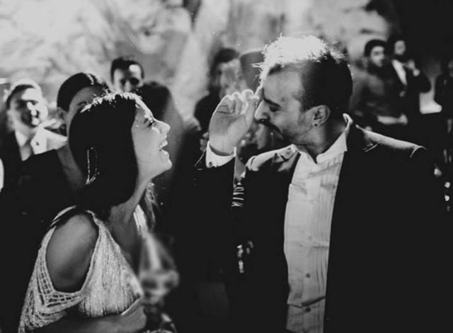 Ünlü oyuncu Hazal Kaya'dan eşi Ali Atay'a iltifat: Sana çok aşığım! - Son Dakika Magazin Haberleri