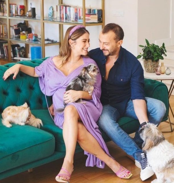 Ünlü oyuncu Hazal Kaya'dan eşi Ali Atay'a iltifat: Sana çok aşığım! - Son Dakika Magazin Haberleri