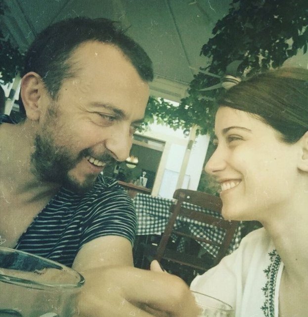 Ünlü oyuncu Hazal Kaya'dan eşi Ali Atay'a iltifat: Sana çok aşığım! - Son Dakika Magazin Haberleri
