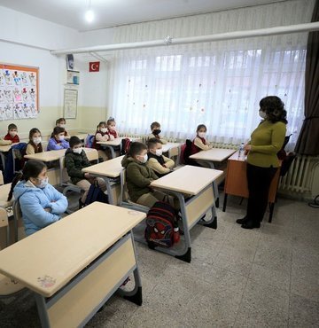 TekirdaÄ Ä°l SaÄlÄ±k MÃ¼dÃ¼rÃ¼ Dr. Ali Cengiz Kalkan, okullarÄ±n aÃ§Ä±lmasÄ±yla vakalarda artÄ±Å yaÅanmamasÄ± iÃ§in tedbirlere daha fazla uyulmasÄ± gerektiÄini sÃ¶yledi