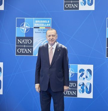 NATO Genel Sekreteri Stoltenberg, sosyal medya hesabından yaptığı açıklamada Cumhurbaşkanı Erdoğan ile Rusya-Ukrayna krizine ilişkin bir telefon görüşmesi gerçekleştirdiğini açıkladı