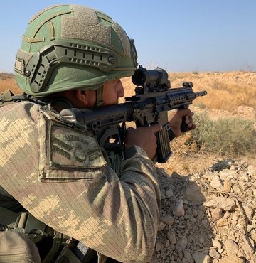 Milli Savunma Bakanlığı, Fırat Kalkanı bölgesine taciz ateşi açan ve saldırı hazırlığında olan 9 PKK/YPG’li teröristin etkisiz hale getirildiğini bildirdi
