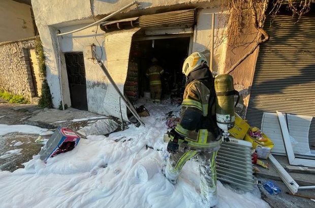 İzmir'de bakkalda patlama: Yaralılar var
