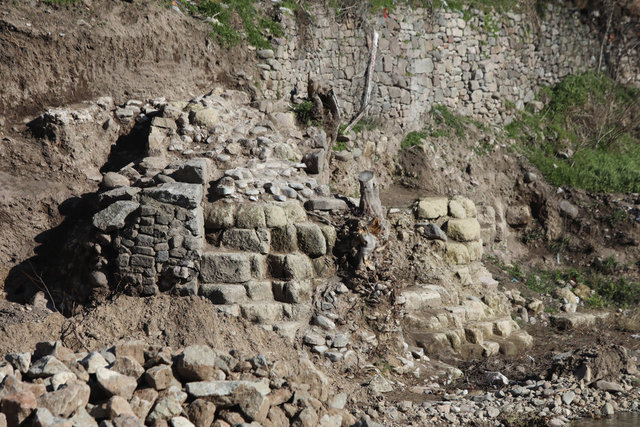 Bergama Antik Kenti'nde yeni sur duvarları keşfedildi