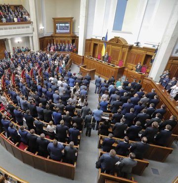 Ukrayna Parlamentosu, Ukraynalı sivillerin ateşli silah taşımasına izin veren tasarıyı onayladı.