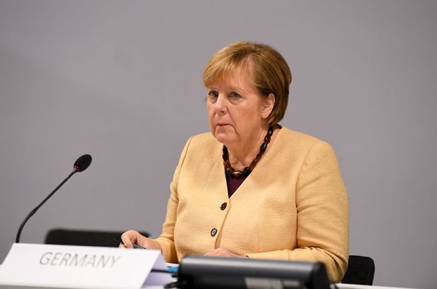 'Merkel, alışveriş yaparken cüzdanını çaldırdı' iddiası