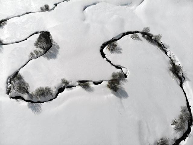 Ağrı'nın karla kaplı menderesleri drone ile görüntülendi