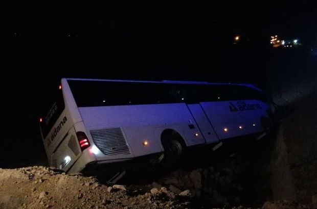 Adana'da otobüs şarampole devrildi