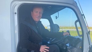 Eski Başbakan direksiyonda!