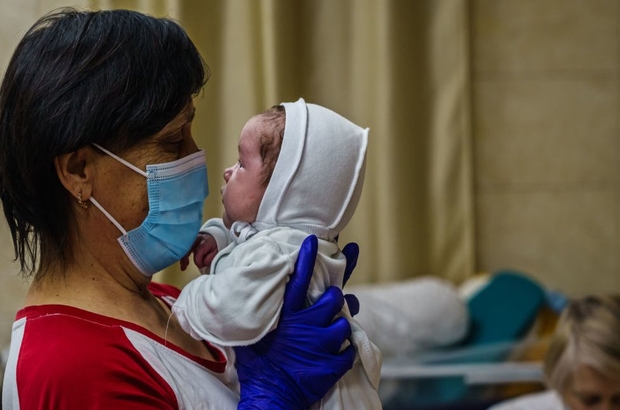 Ukrayna dışında yaşayan çok sayıda taşıyıcı anne savaş yüzünden bebeklerini alamıyor