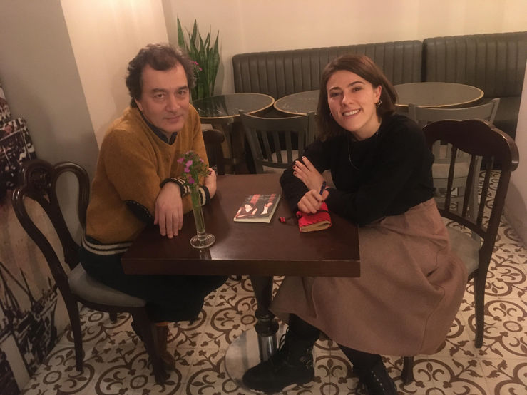 &Ccedil;evirmen ve deneme yazarı Erhan Altan ile Beyoğlu'nda buluştuk.