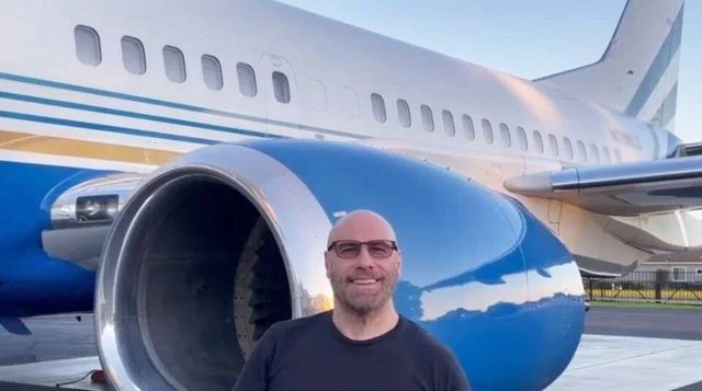 John Travolta, Boeing 737 pilotu oldu!