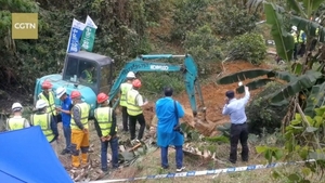 Çin'de düşen uçağın motor ve türbin parçaları bulundu