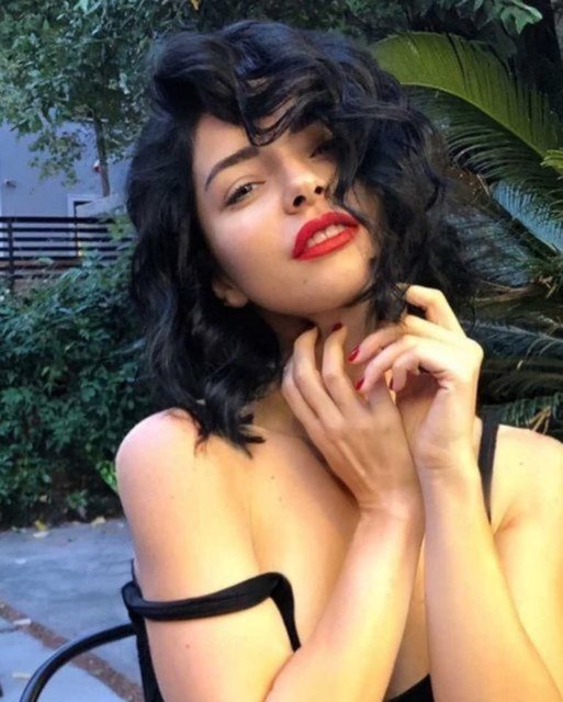 Merve Boluğur ayna karşısındaki pozu ile olay oldu! +18 notu ekledi ve... - Magazin Haberleri