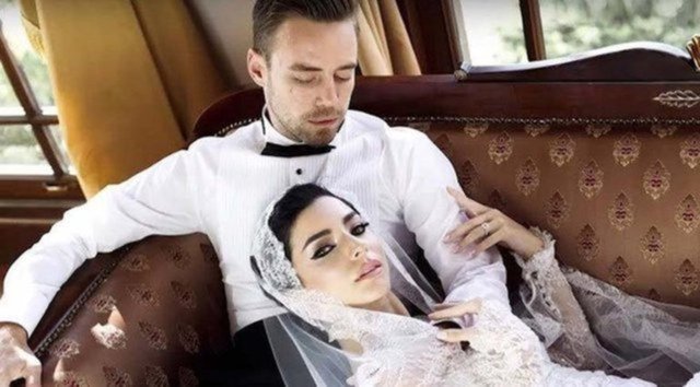 Merve Boluğur ayna karşısındaki pozu ile olay oldu! +18 notu ekledi ve... - Magazin Haberleri