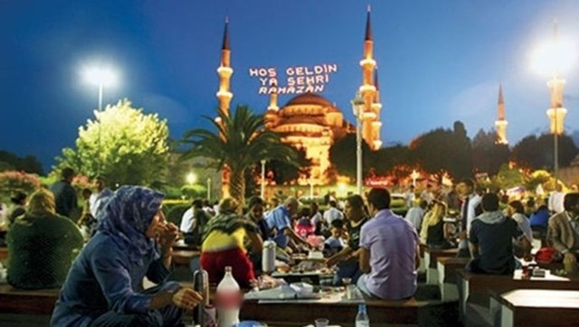 İstanbul İmsakiye 2022: Diyanet İstanbul iftar saatleri ve sahur (imsak)  vakti saati belli oldu! İstanbul iftar ve sahur vakti saat kaçta?