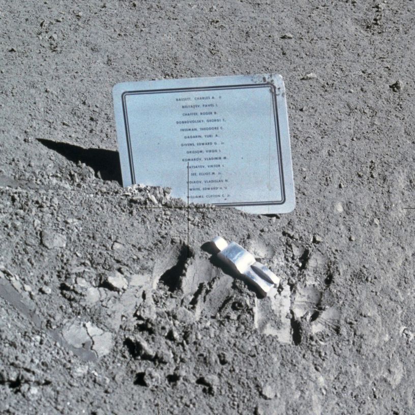 Fallen Astronaut / Paul Van Hoeydonck 