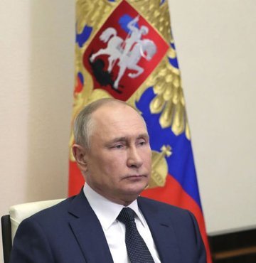 Putin'den "dost olmayan" ülkelere vize kararı