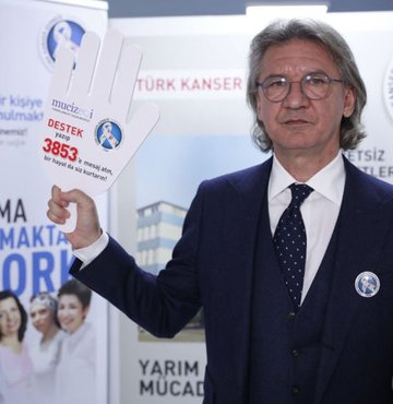 Kanser HaftasÄ± nedeniyle dÃ¼zenlenen toplantÄ±da konuÅan TÃ¼rk Kanser DerneÄi YÃ¶netim Kurulu BaÅkanÄ± Burak Duruman, "Erken teÅhis kanserde en Ã¶nemli nokta. Erken teÅhis edildiÄi sÃ¼rece kanser yÃ¼zde 100 tedavi edilebilen bir hastalÄ±k" dedi